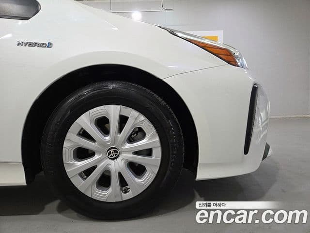 Toyota Prius 2019 — Şəkil 18/19