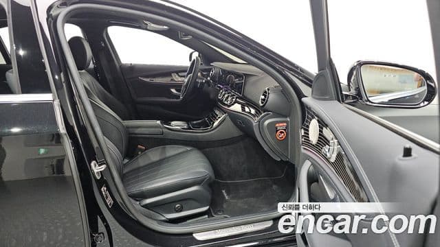 Mercedes-Benz E-Class 2023 — Şəkil 18/20