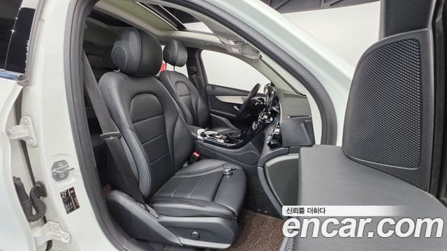 Mercedes-Benz GLC-Class 2019 — Şəkil 8/20