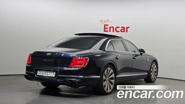 Bentley Flying Spur 2022 — ფოტო 2/20