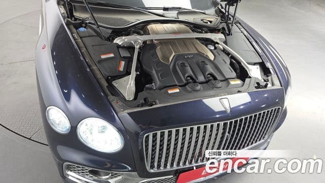 Bentley Flying Spur 2022 — ფოტო 6/20