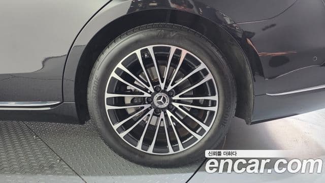 Mercedes-Benz S-Class 2022 — Photo 6/32