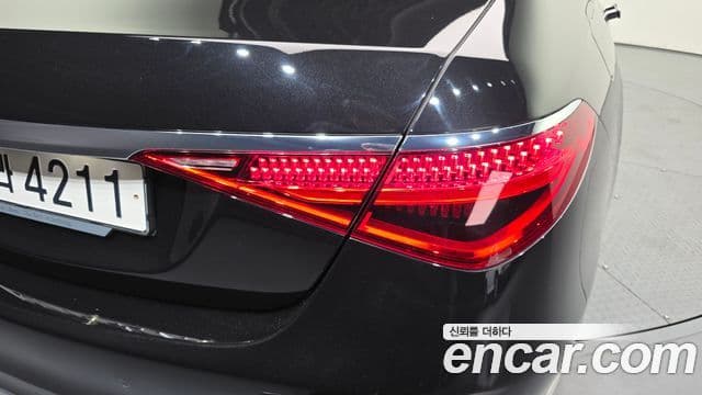 Mercedes-Benz S-Class 2022 — Photo 27/32
