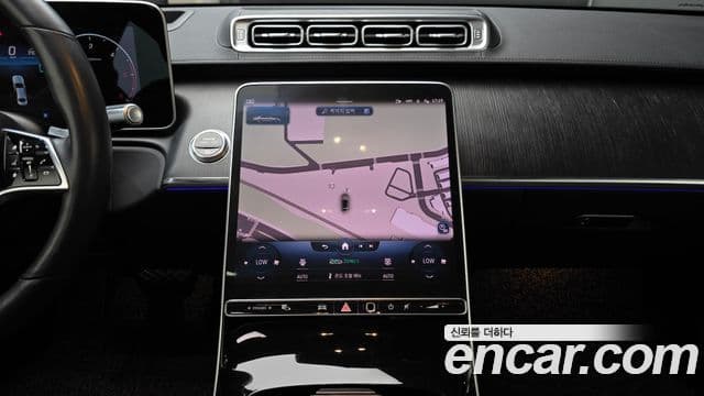Mercedes-Benz S-Class 2022 — Photo 18/32