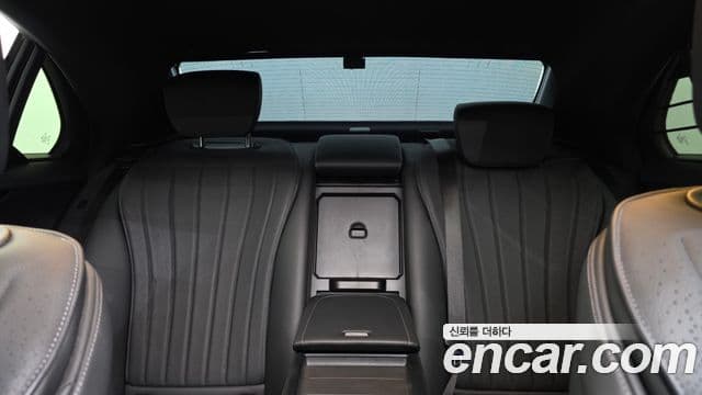 Mercedes-Benz S-Class 2022 — Photo 8/32