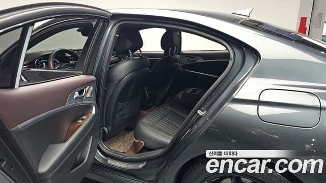 Genesis G70 2019 — ფოტო 11/20