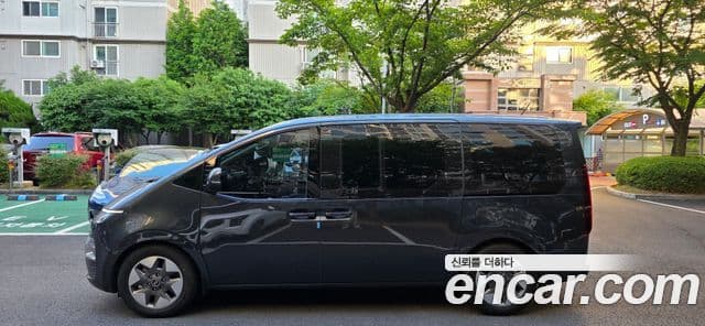 Hyundai Staria 2024 — ფოტო 2/18