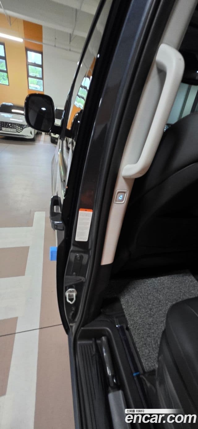 Hyundai Staria 2024 — ფოტო 17/18