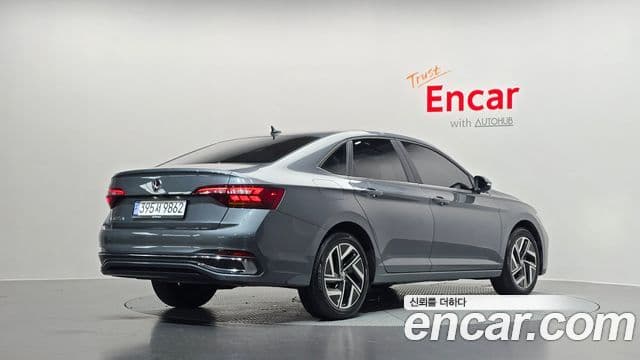 Volkswagen Jetta 2023 — ფოტო 2/20
