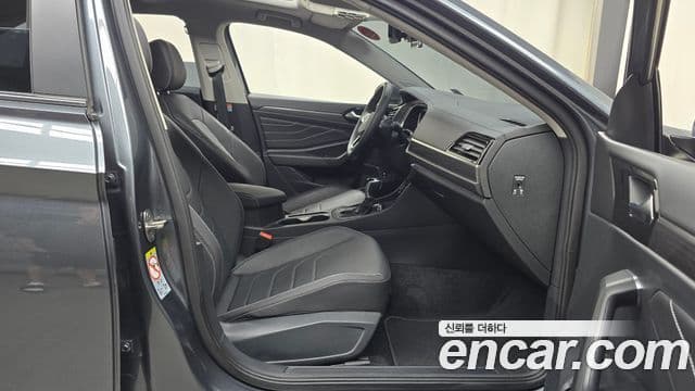Volkswagen Jetta 2023 — ფოტო 11/20