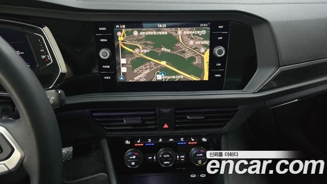 Volkswagen Jetta 2023 — ფოტო 14/20