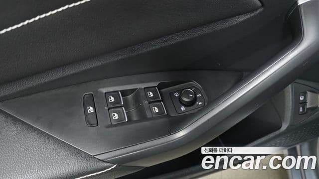 Volkswagen Jetta 2023 — ფოტო 17/20