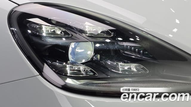 Porsche Cayenne 2019 — Şəkil 21/34