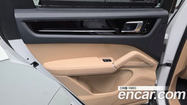 Porsche Cayenne 2019 — Şəkil 32/34