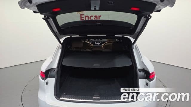 Porsche Cayenne 2019 — Şəkil 22/34