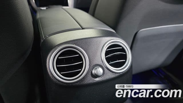 Mercedes-Benz GLC-Class 2021 — Photo 10/34