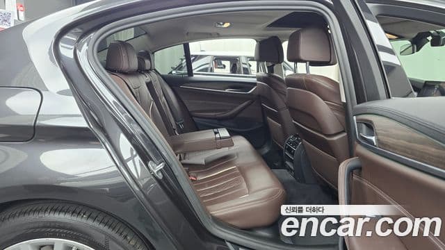 BMW 5 Series 2019 — Photo 11/31
