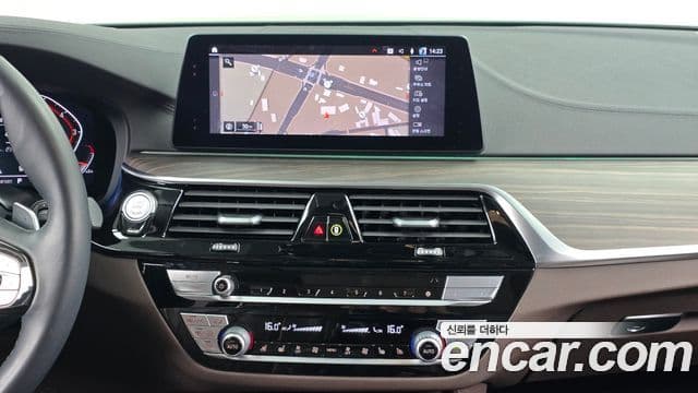 BMW 5 Series 2019 — Photo 14/31
