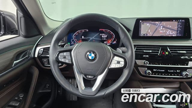 BMW 5 Series 2019 — Photo 8/31