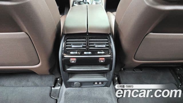 BMW 5 Series 2019 — Photo 6/31