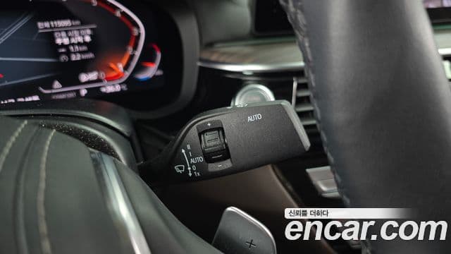 BMW 5 Series 2019 — Photo 17/31