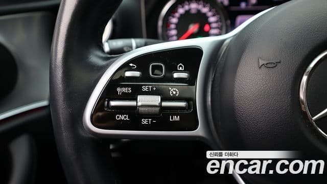 Mercedes-Benz E-Class 2019 — ფოტო 7/20