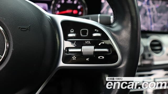 Mercedes-Benz E-Class 2019 — ფოტო 8/20