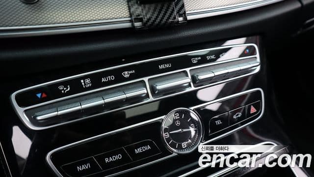Mercedes-Benz E-Class 2019 — ფოტო 15/20
