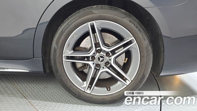 Mercedes-Benz S-Class 2021 — Photo 27/33
