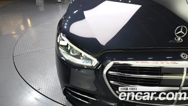 Mercedes-Benz S-Class 2021 — Photo 13/33