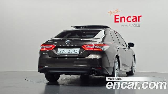 Toyota Camry 2019 — ფოტო 4/20