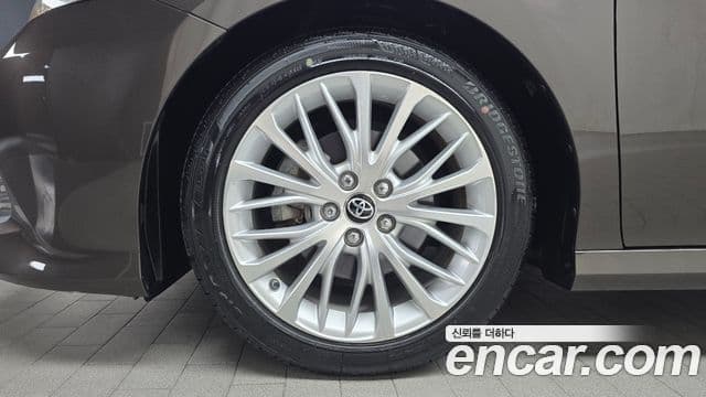 Toyota Camry 2019 — ფოტო 5/20