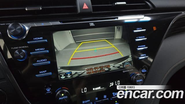 Toyota Camry 2019 — ფოტო 14/20