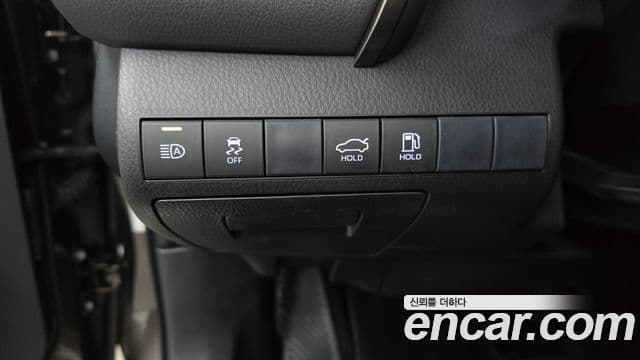 Toyota Camry 2019 — ფოტო 18/20