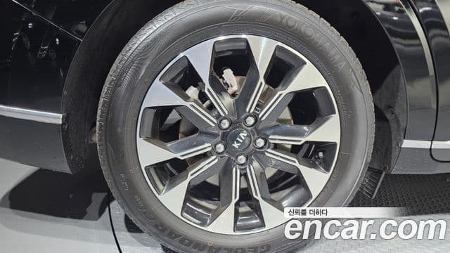 Kia Carnival 2021 — ფოტო 5/20