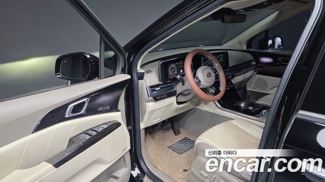 Kia Carnival 2021 — ფოტო 10/20