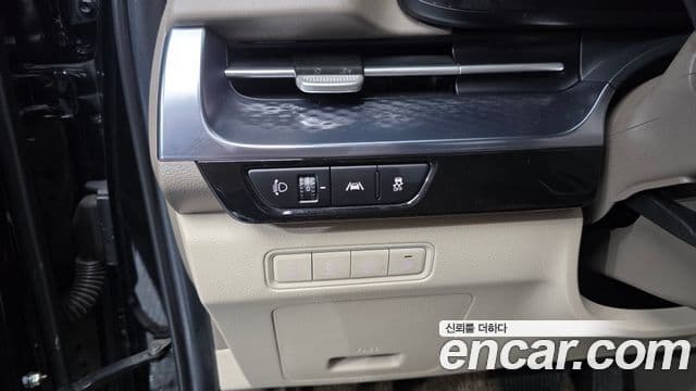 Kia Carnival 2021 — ფოტო 13/20