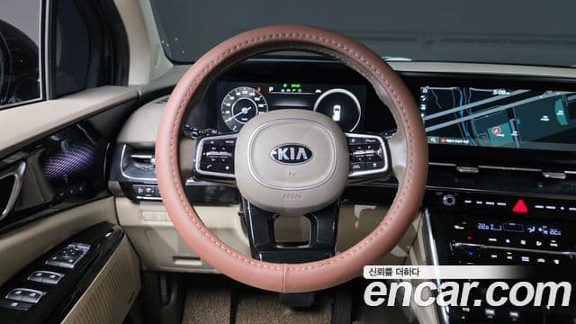 Kia Carnival 2021 — ფოტო 14/20