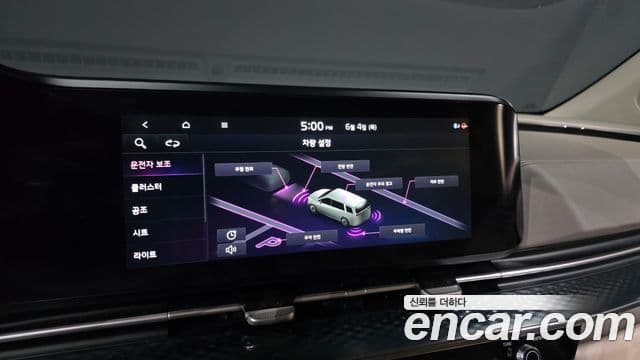 Kia Carnival 2021 — ფოტო 17/20