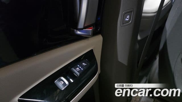 Kia Carnival 2021 — ფოტო 18/20