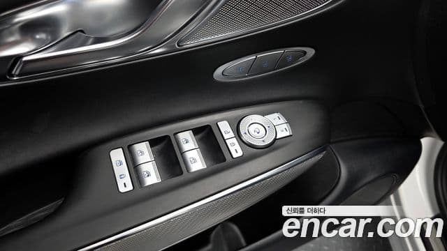 Genesis GV70 2021 — Şəkil 24/33