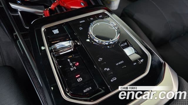 BMW 7 Series 2025 — Фото 9/20