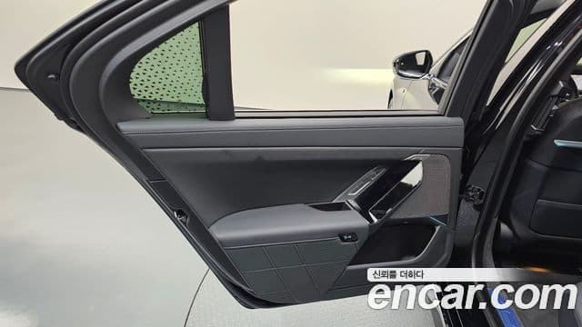 BMW 7 Series 2025 — Photo 13/41