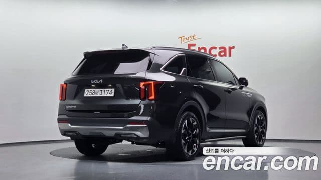 Kia Sorento 2023 — Фото 2/20