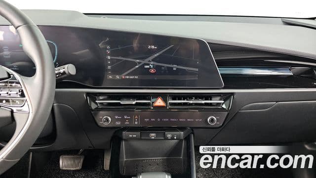 Kia Niro 2022 — ფოტო 14/20