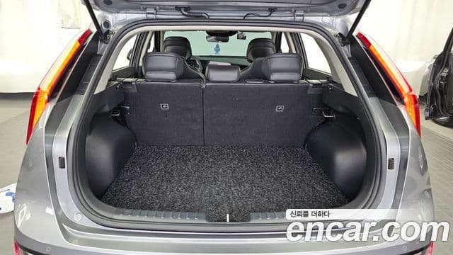 Kia Niro 2022 — ფოტო 20/20