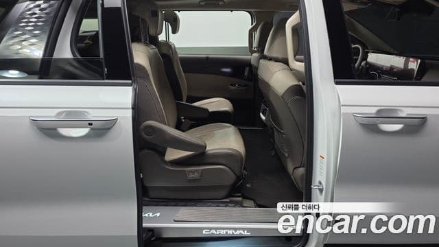 Kia Carnival 2023 — Фото 11/20