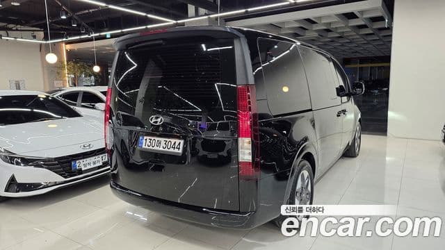 Hyundai Staria 2021 — ფოტო 4/19