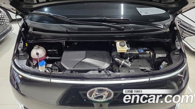 Hyundai Staria 2021 — ფოტო 6/19