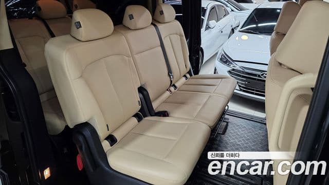 Hyundai Staria 2021 — ფოტო 17/19